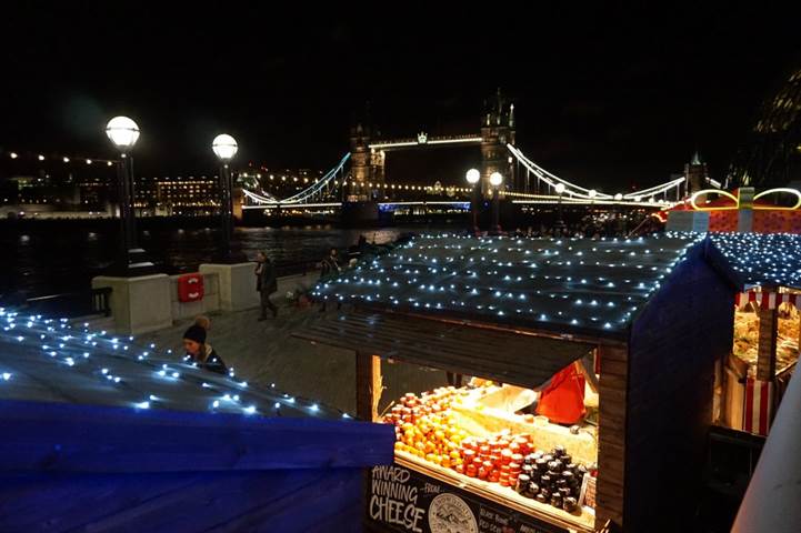 DSC02477 christmas by the river 2017